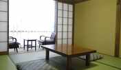 *お部屋（一例）畳のお部屋で足を伸ばしてお寛ぎください。