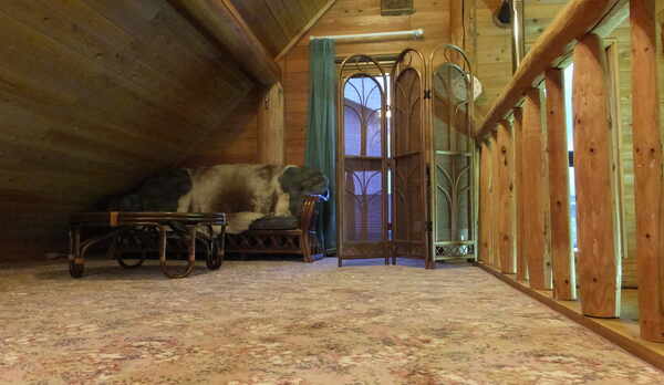 ２階はツイン１室とフリールーム１０畳があります