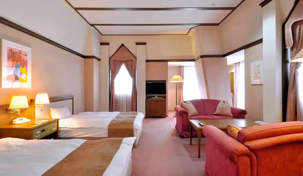 【デラックスツイン】ゆとりのある広さでごゆっくりお寛ぎいただけます。