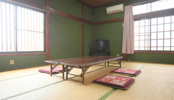 ご家族や仲間でゆったり寛げる★12畳の和室です。