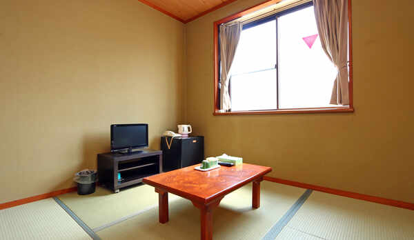 ビジネス利用に最適♪お一人用の和室タイプ（約4.5畳）。Wi-Fi対応・バストイレ無※お布団はセルフ