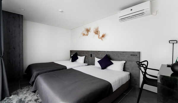 ・ベッドルーム　ダブルベッドを2台備えたベッドルームです