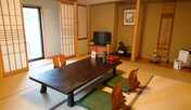 ・禁煙和室10畳 (バストイレ付) 一例