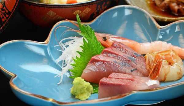 *スタンダード料理はその日一番の食材を使うため、毎日の仕入により、素材や内容が変わります。（秋〜冬）