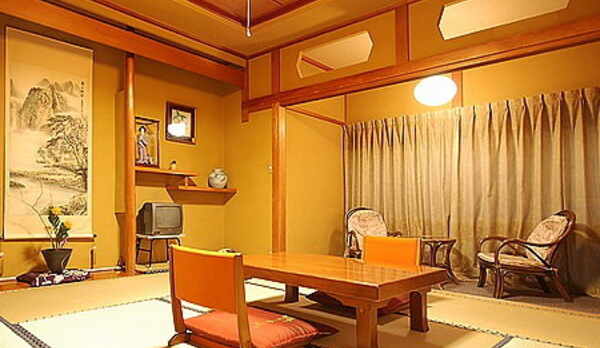 和室　総部屋数８　洗面付４（冷暖房・テレビ完備）