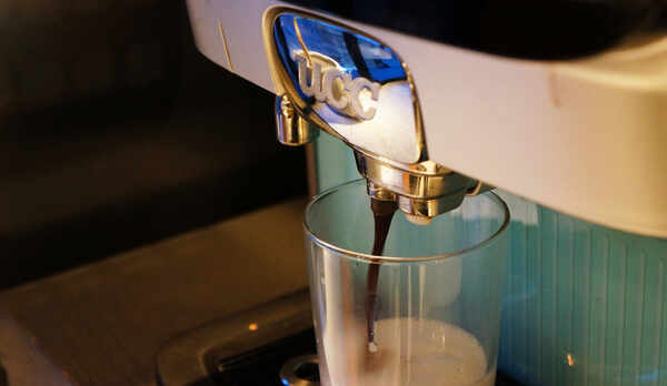 24時間無料コーヒーを提供