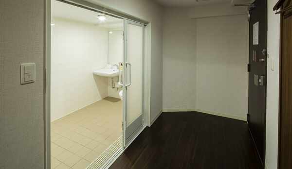 ユニバーサルルームのバスルーム