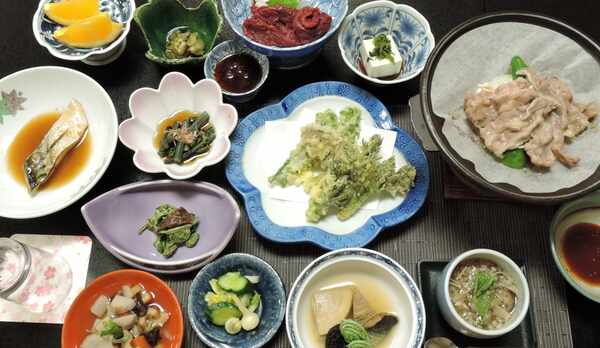 *夕食一例／会津名物と地元食材を使った郷土料理をお楽しみください。