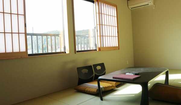 *部屋景観（別館）／田畑の緑と山々の新緑が皆様に癒しをご提供します。