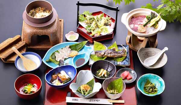 *【夕食一例】旬食材の手作り田舎料理。グレードアップは品数が増えます。