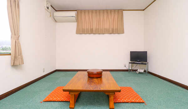 #2室限定の絨毯部屋です。