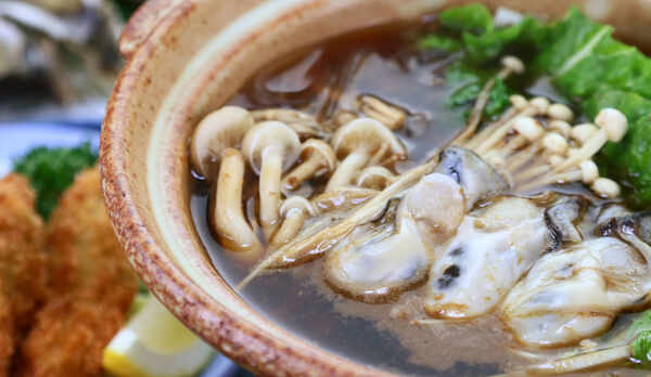 カキ鍋◆赤味噌で野菜と合わせた牡蠣鍋をどうぞ