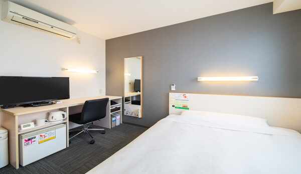 140㎝幅ベッドでごゆっくりお休みくださいませ(最大2名様まで)