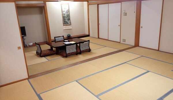 【客室】 和室12畳+10畳