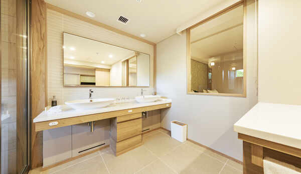 【客室】源泉露天風呂付スイート　洗面所(一例)