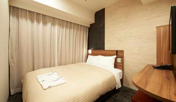 【客室】シングルルーム＜11.9m2〜13.5m2＞シーリー製ダブルベッド幅140cm