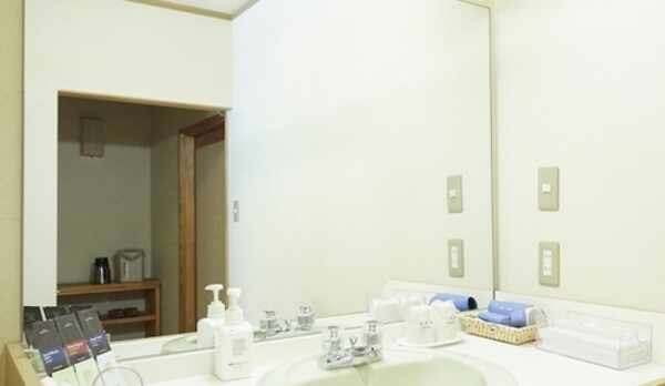 南館和室の洗面所