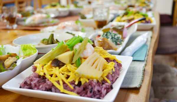 *【夕食一例】地元の旬の食材を使った郷土料理をご賞味下さい