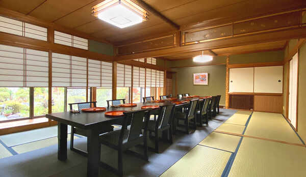 【食事処】あやめ・ぼたんのお部屋のお客様は個室食での対応をさせていただいております。