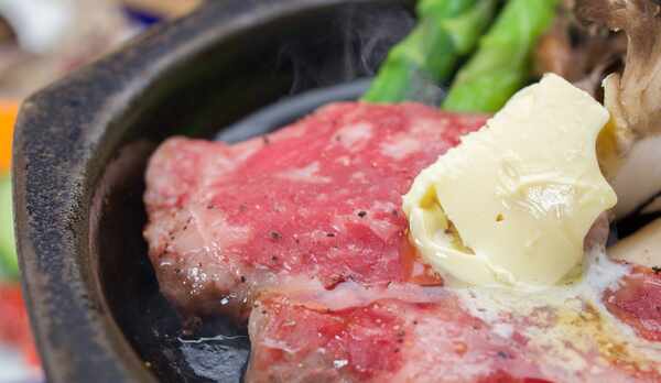 *ご夕食一例（栃木牛コース）／季節の食材を盛り込んだ会席料理です