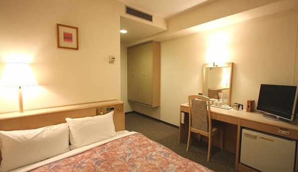 ◆ダブル◆広さ16平米／ベッド幅140cm／観光やカップルにオススメ