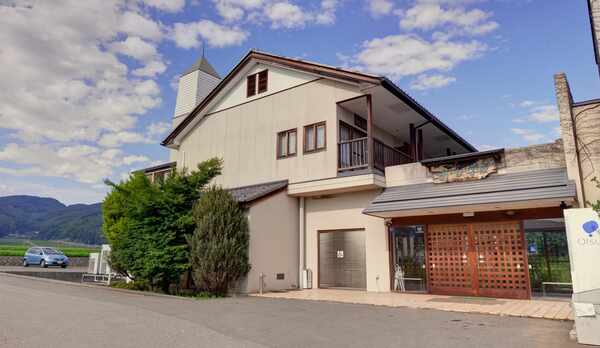 *昭和校舎（宿泊棟）/ご宿泊はこちらにて。南アルプスの自然に囲まれて、ごゆっくりお寛ぎ下さい。