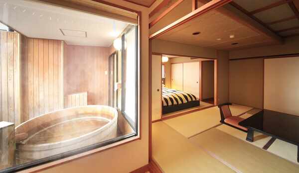 【最上階露天風呂付き特別室】開放感のある眺望を愉しめます