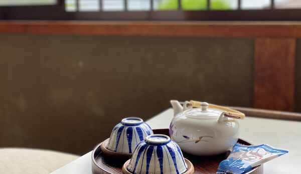 お部屋にお茶セットをご用意しております