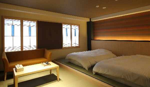  【プチスイートルーム】テラス付、洗面2ボウル、ジャグジーバスも備えています。定員3名