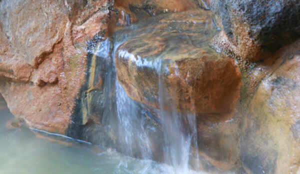 【大浴場】　源泉かけ流しをご堪能下さい