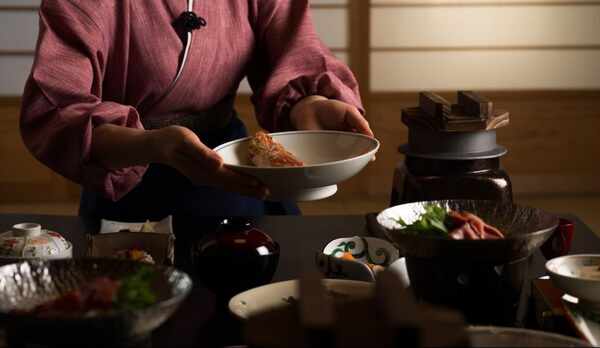 お部屋にて上げ膳据え膳をお楽しみください【お部屋食】