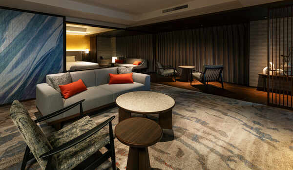 【ビューバス】ロイヤルスイート（100平米）当館で最も広い、贅を尽くしたしつらえ。