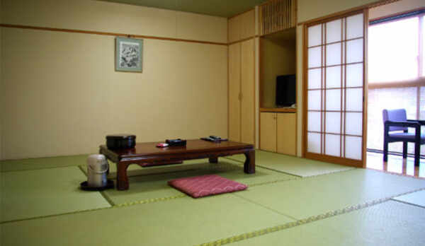 新館和室12畳+広縁2畳