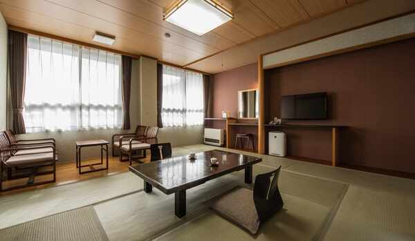 禁煙　和室１２畳（バス・トイレ付）