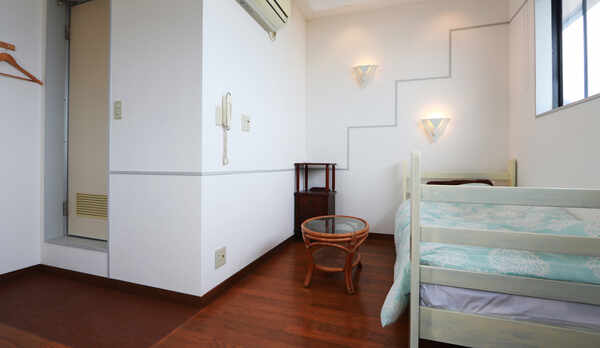 【洋室　A】-シングル- のんびりお寛ぎください。