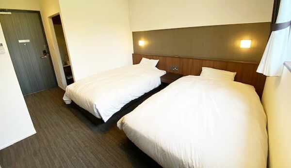 *【CREST　ASAGO（ツイン）】全室セミダブルベッドをご用意しており、Wi-Fi(無料）を完備