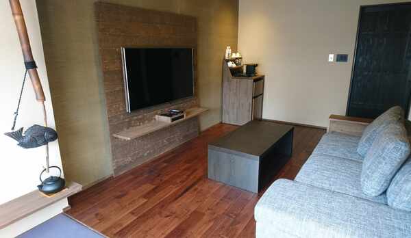 民芸モダン和洋室　寛‐KUTSUROGI- 