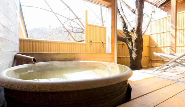 【露天風呂付き客室】夜でも朝でもお好きな時に！気持ちよい天然温泉を独り占め