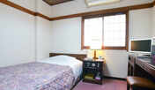 セミダブルベッドタイプのシングルルーム