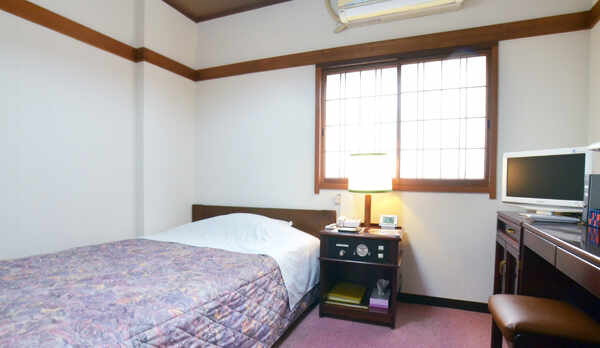 セミダブルベッドタイプのシングルルーム