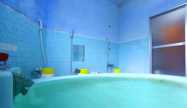 お風呂の様子。温泉ではありませんがゆっくりお入り頂けます。