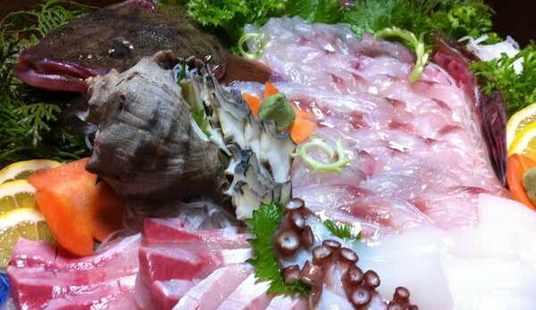 コチの姿づくり☆　地元の赤ニシ貝、大ダコなども一緒に！