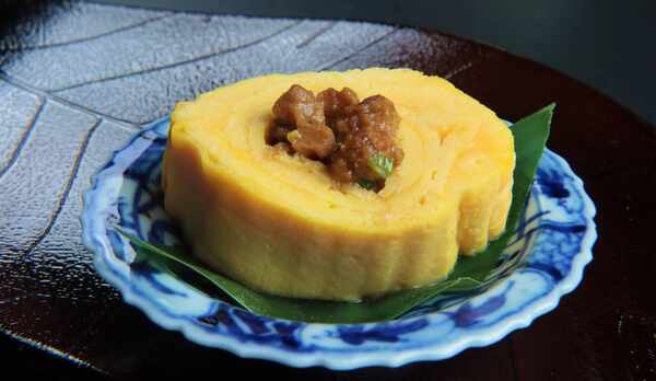 こだわりの朝食：昆布でだしをとった卵焼き