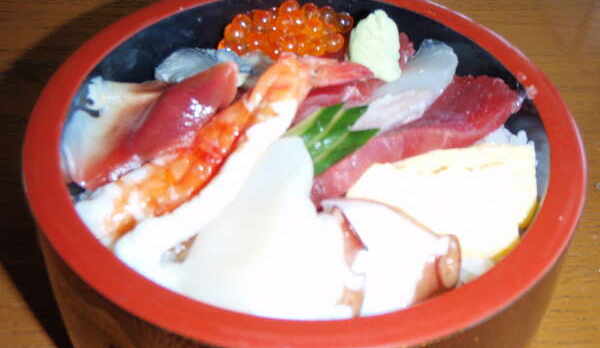 富寿司の「ちらし鮨」