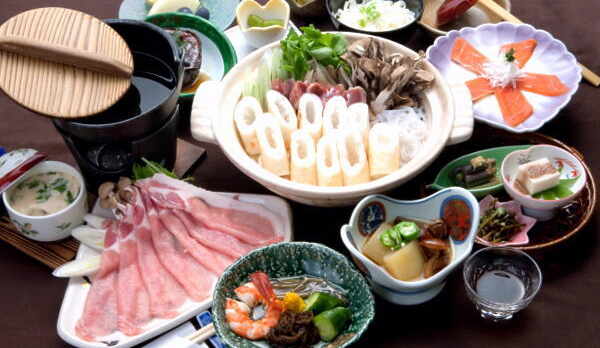 「きりたんぽ土鍋」プランの料理の一例