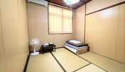 【和室A】１〜２名様までお泊りいただけます。エアコン、ドライヤー完備。