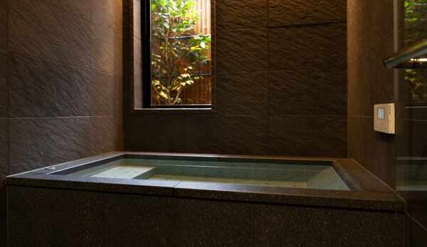 十和田石浴槽の客室風呂