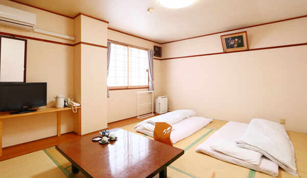 和室（トイレ付）●価格重視の方へ♪お風呂は足を伸ばせる大浴場をどうぞ！