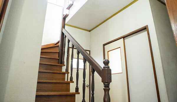 *［館内／階段］