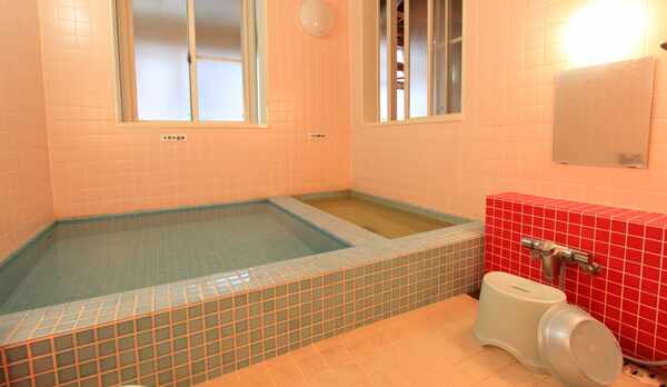 *【男性大浴場】お風呂でのんびり旅の疲れを癒しましょう。